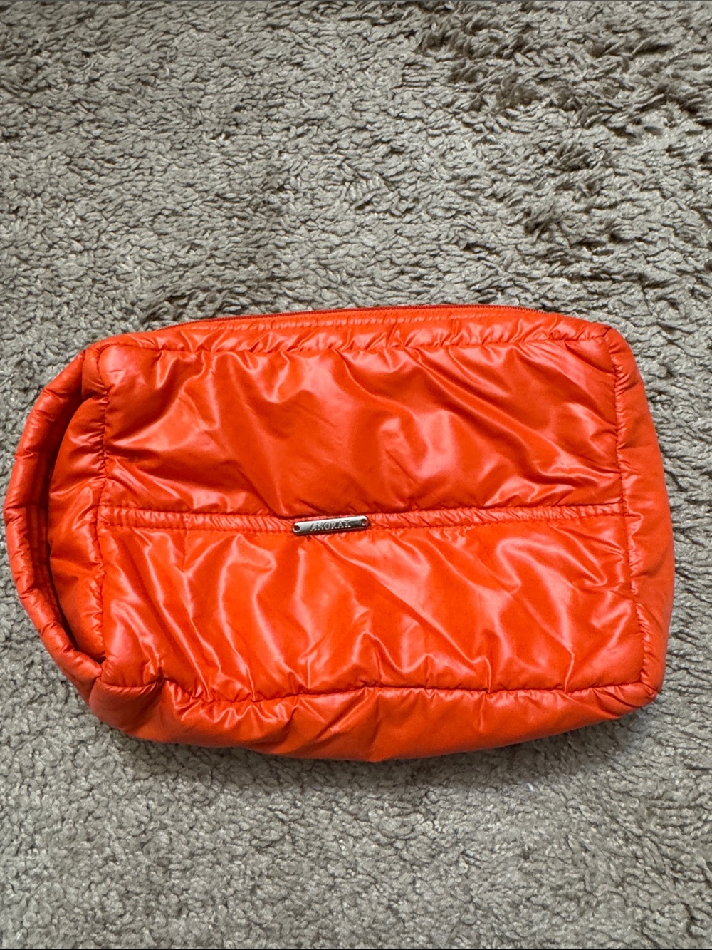 Anorak Makeup puffer bag